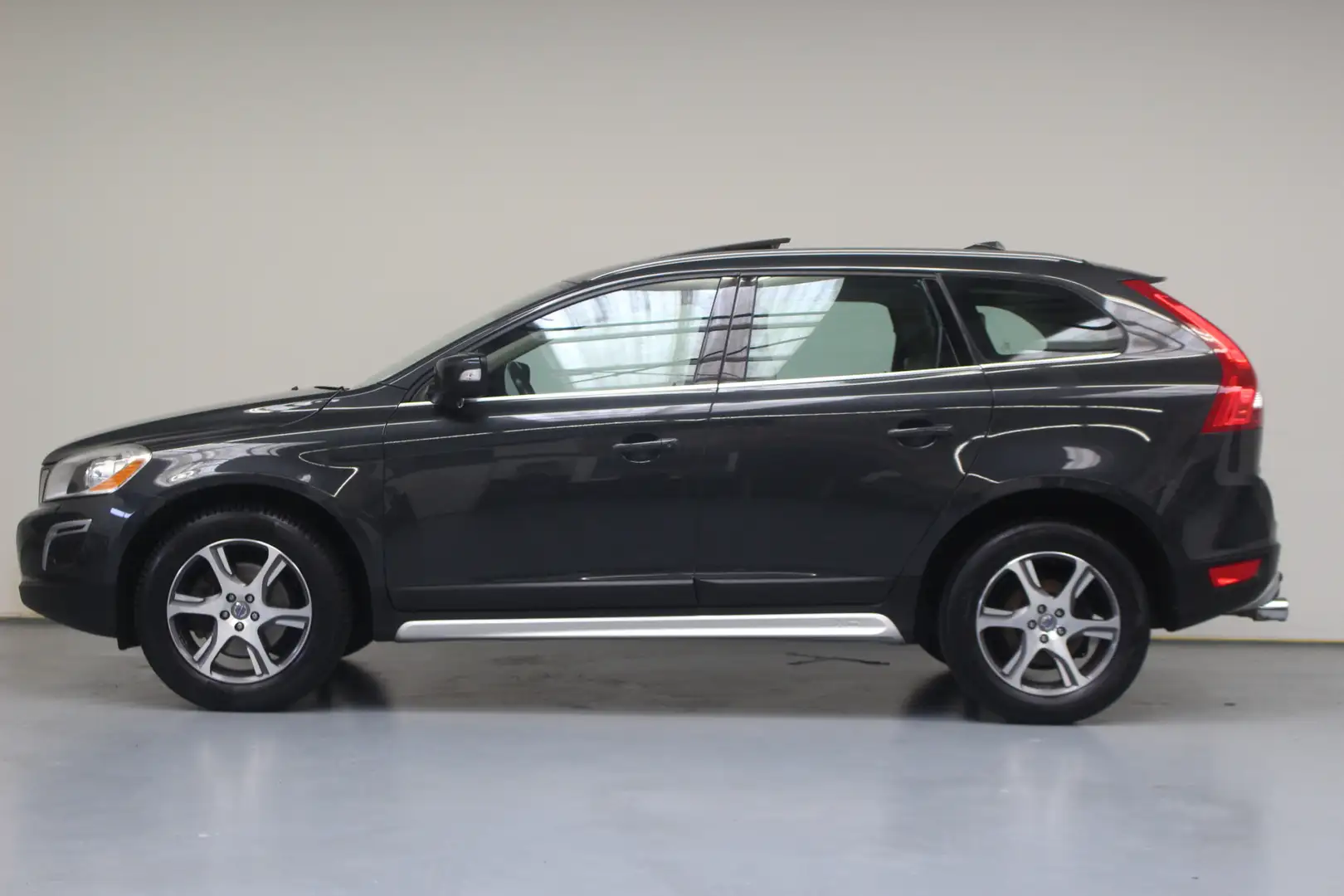 Volvo XC60 T5 240pk Summum | Trekhaak | Pano dak | Grijs - 2