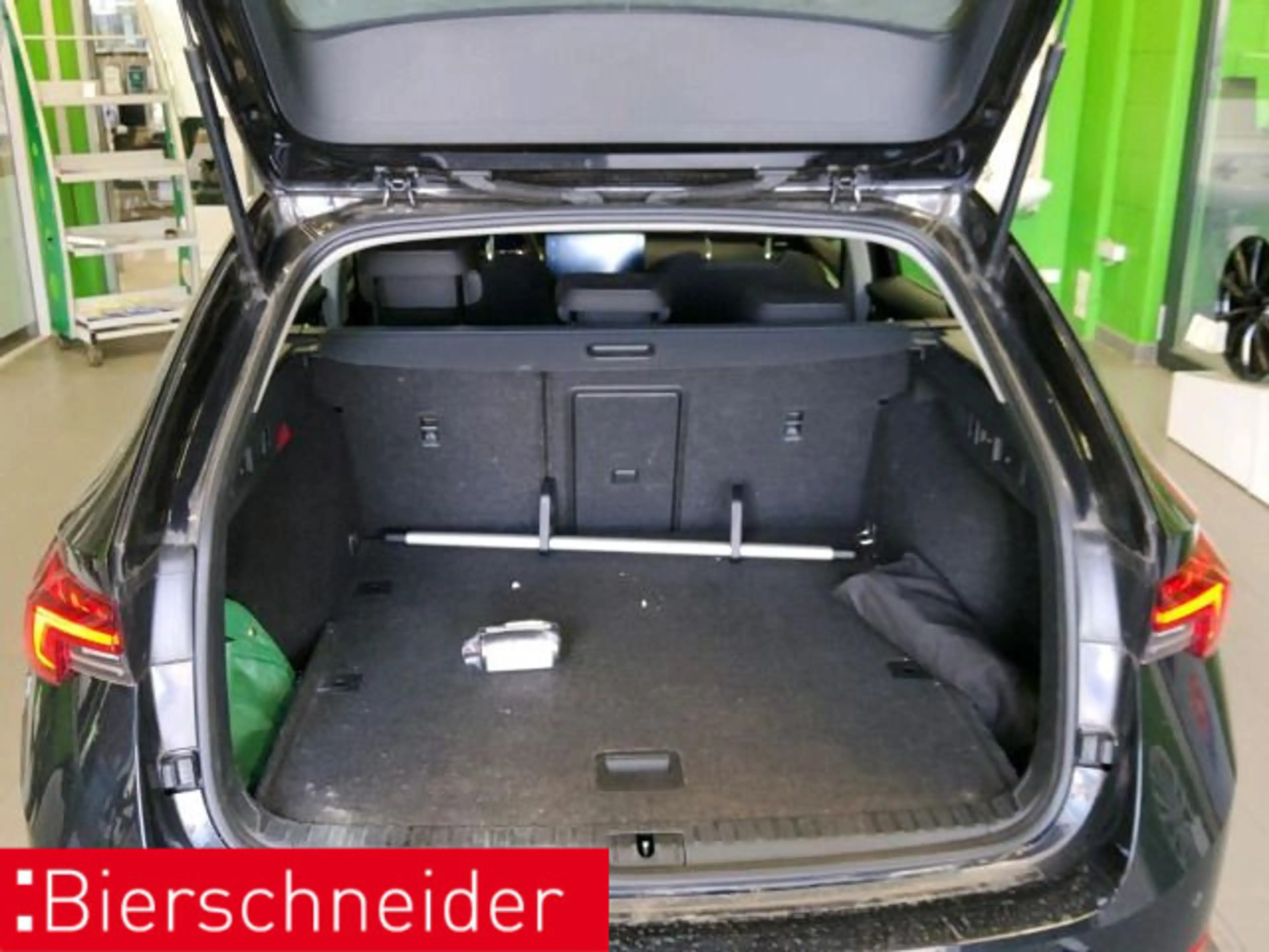 Skoda Octavia Combi 2.0 TDI DSG Style AHK MATRIX STAND — photo 5