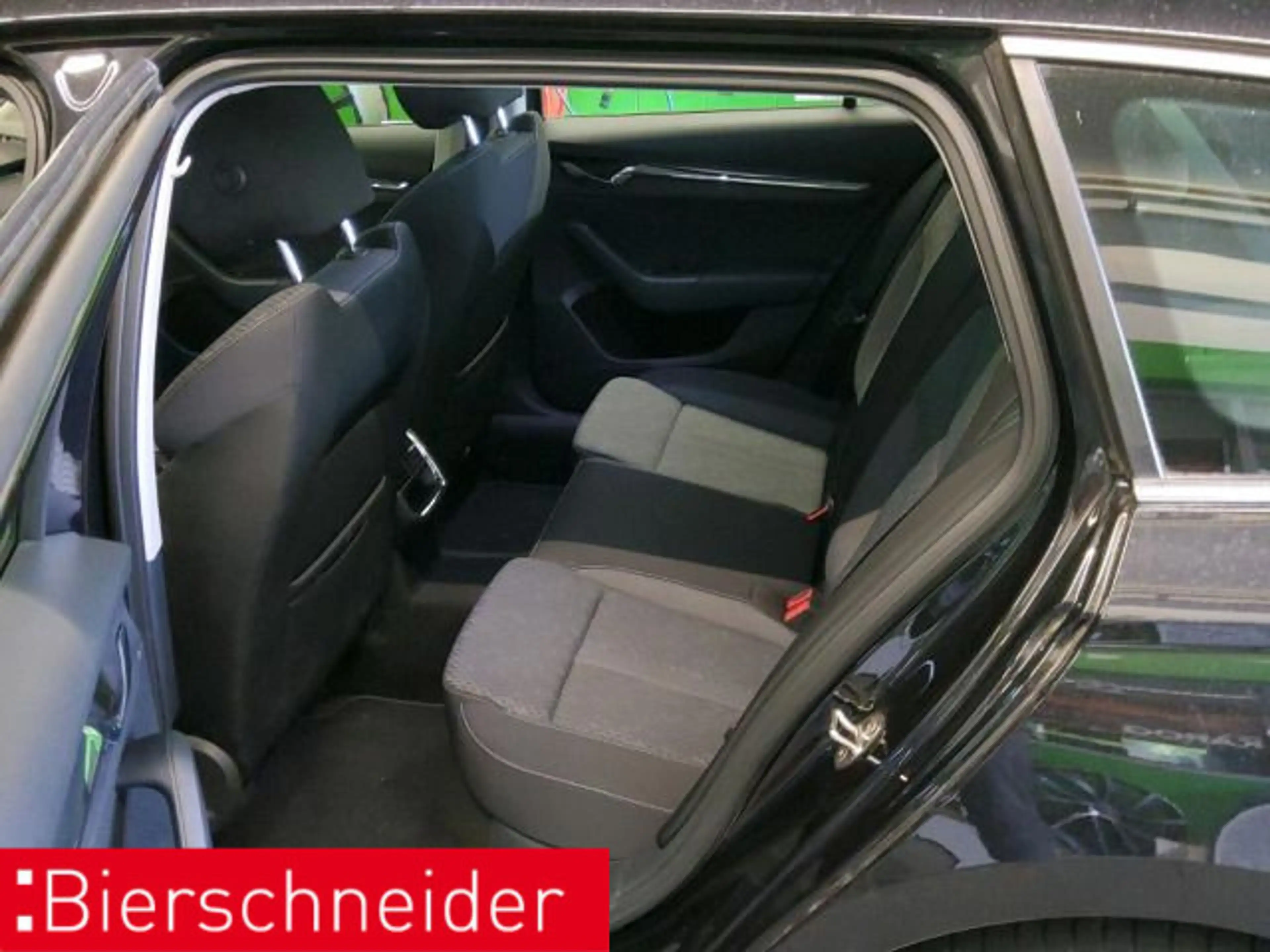 Skoda Octavia Combi 2.0 TDI DSG Style AHK MATRIX STAND — photo 7