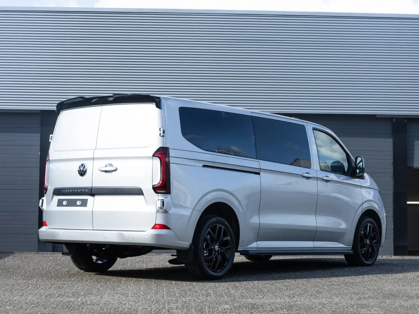 Volkswagen T7 Kastenwagen 2.0 TDI 170pk automaat L2H1 Bulli | Matrix | Achte Zilver - 2