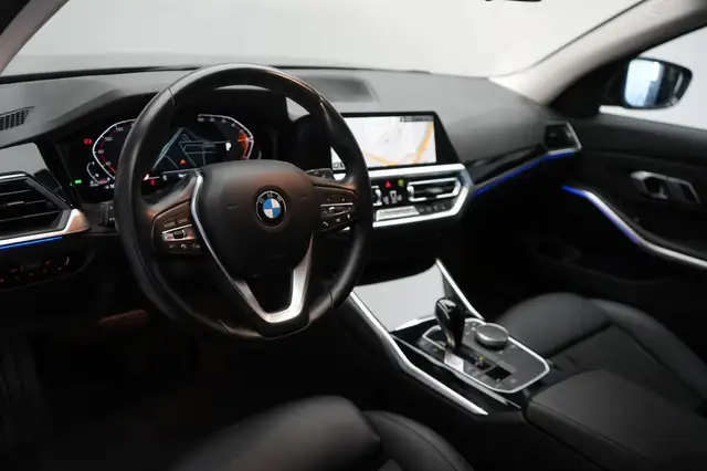 BMW 3 Series view 11