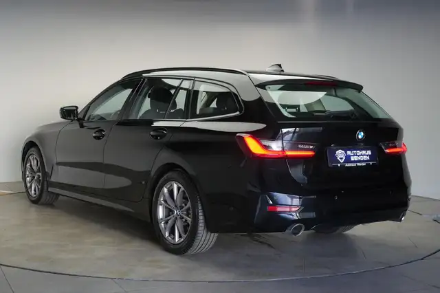 BMW 3 Series view 6
