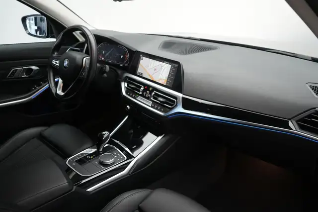BMW 3 Series view 8
