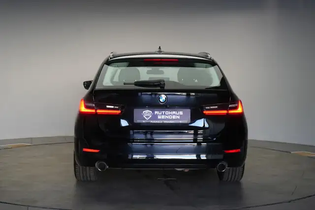 BMW 3 Series view 4