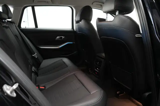 BMW 3 Series view 9