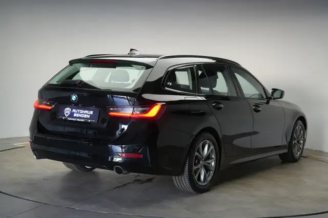 BMW 3 Series view 5