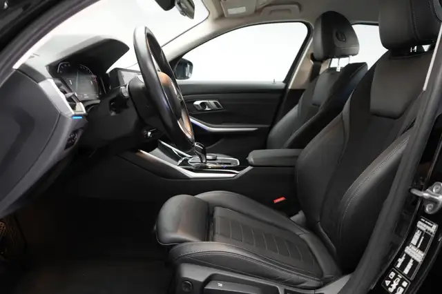 BMW 3 Series view 10