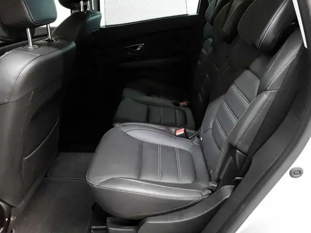 Renault Scenic view 13