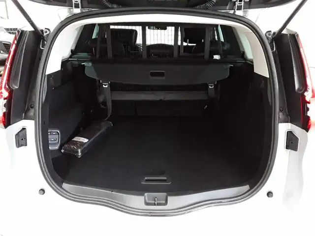 Renault Scenic view 15