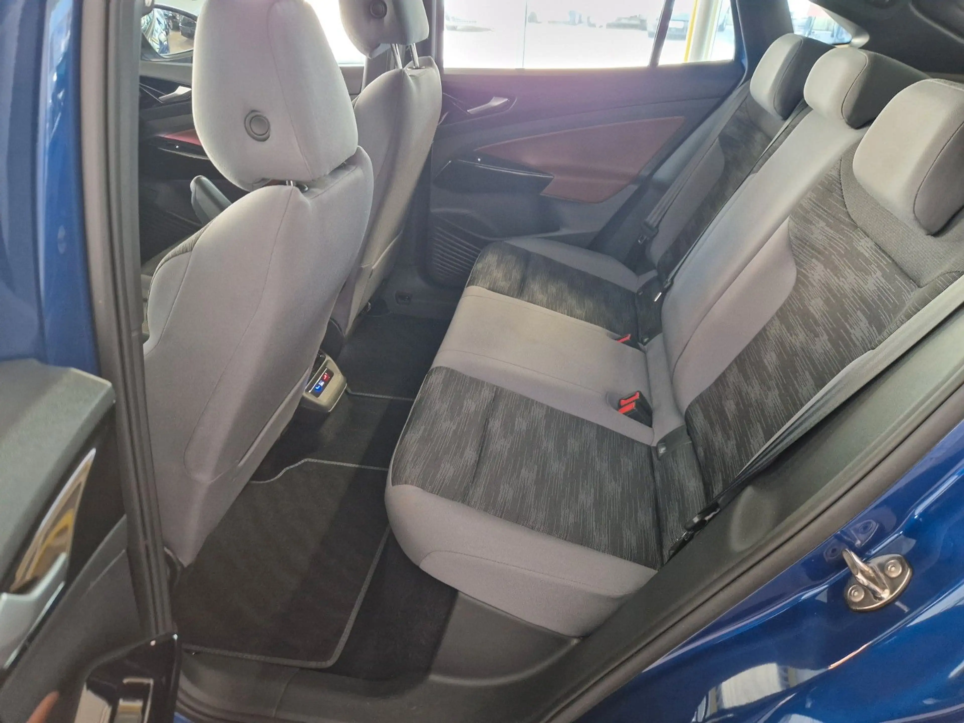 Volkswagen ID.5 Pro 82 kWh 128 kW LED PDC Navi ACC SH Conne — photo 10