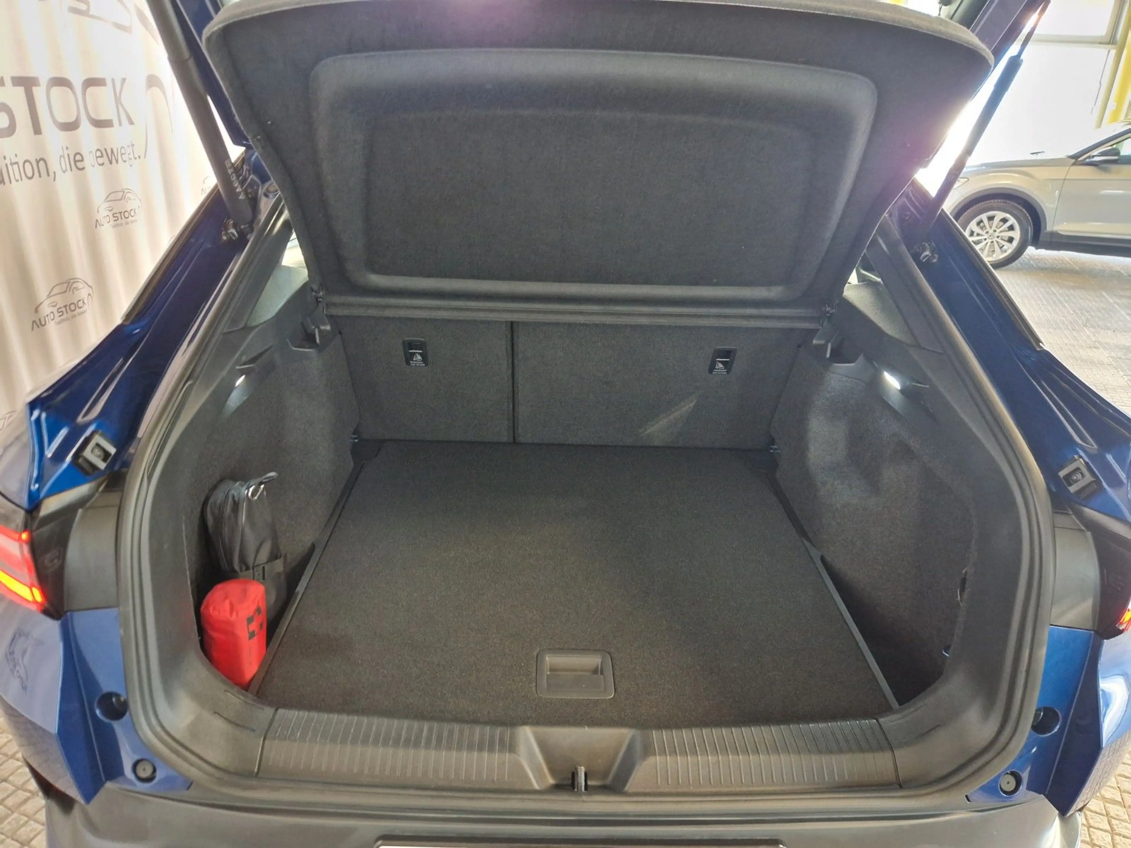 Volkswagen ID.5 Pro 82 kWh 128 kW LED PDC Navi ACC SH Conne — photo 13