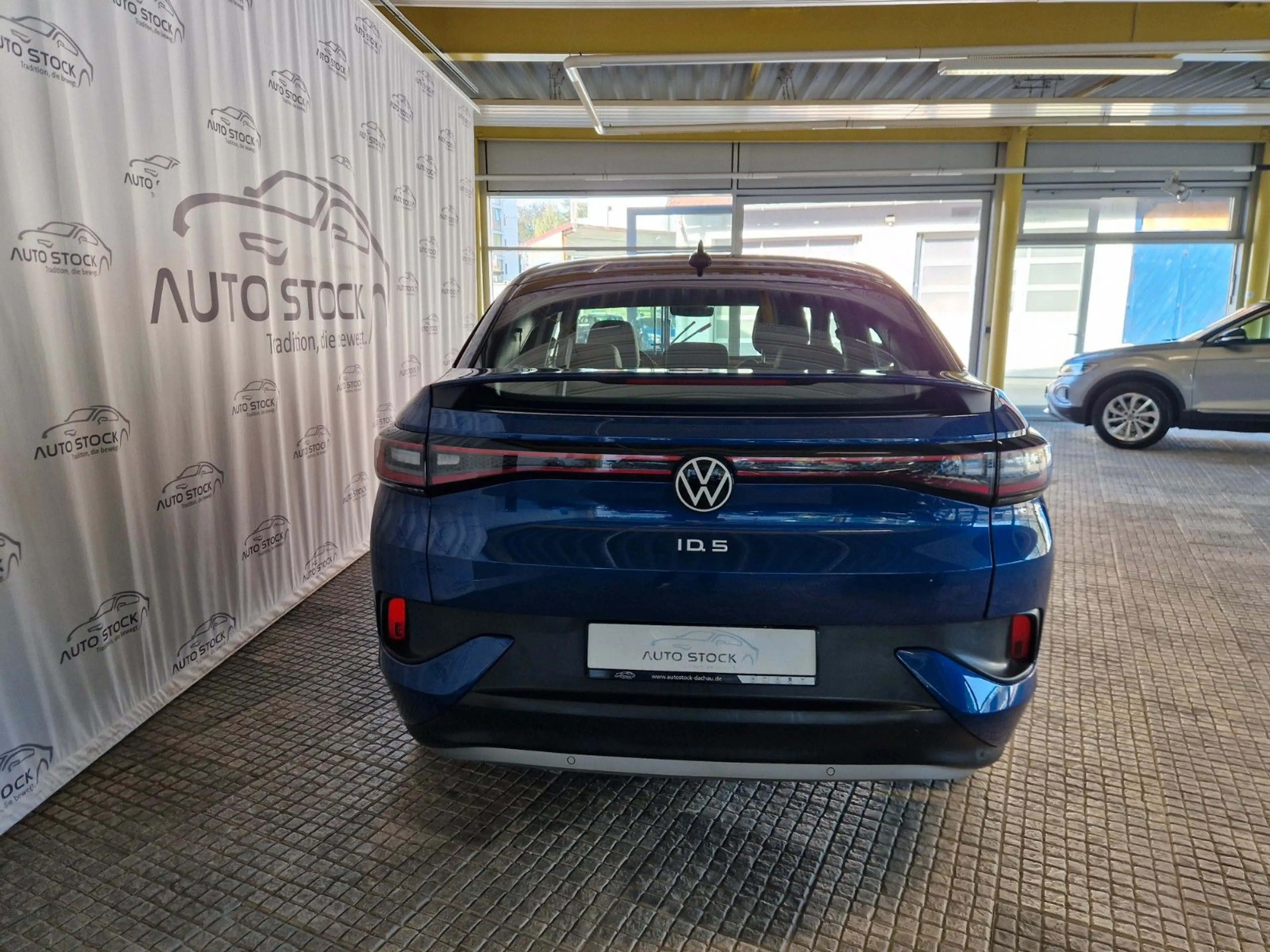 Volkswagen ID.5 Pro 82 kWh 128 kW LED PDC Navi ACC SH Conne — photo 6