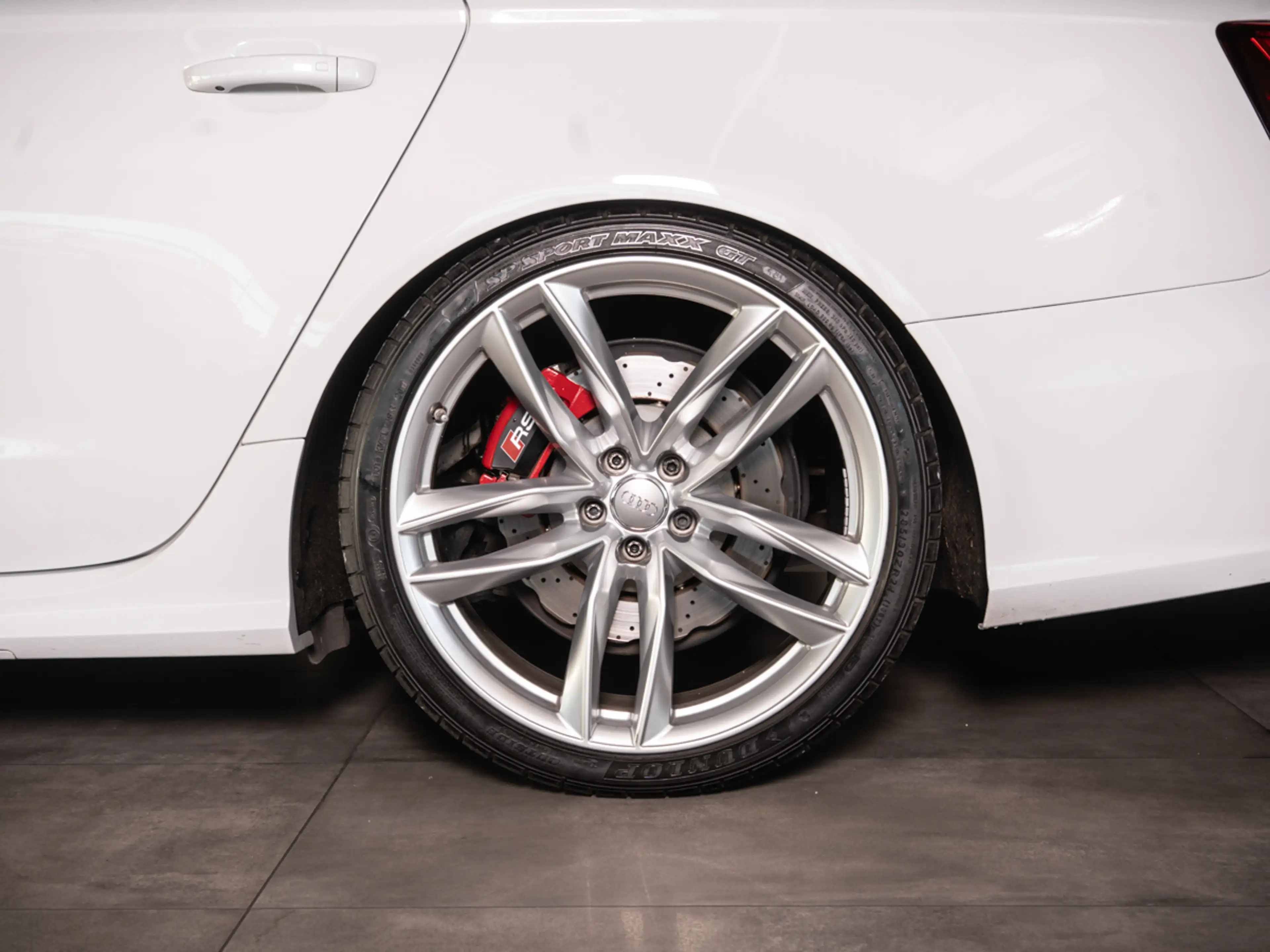 Audi RS6 Performance 4.0 TFSI quattro Avant  *RS-SPORTAGA*L — photo 6