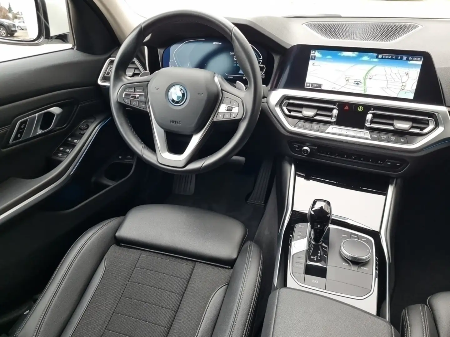 BMW 320 e Tour Sport Line LED.Navi.WLAN.Ambiente.DAB Weiß - 2
