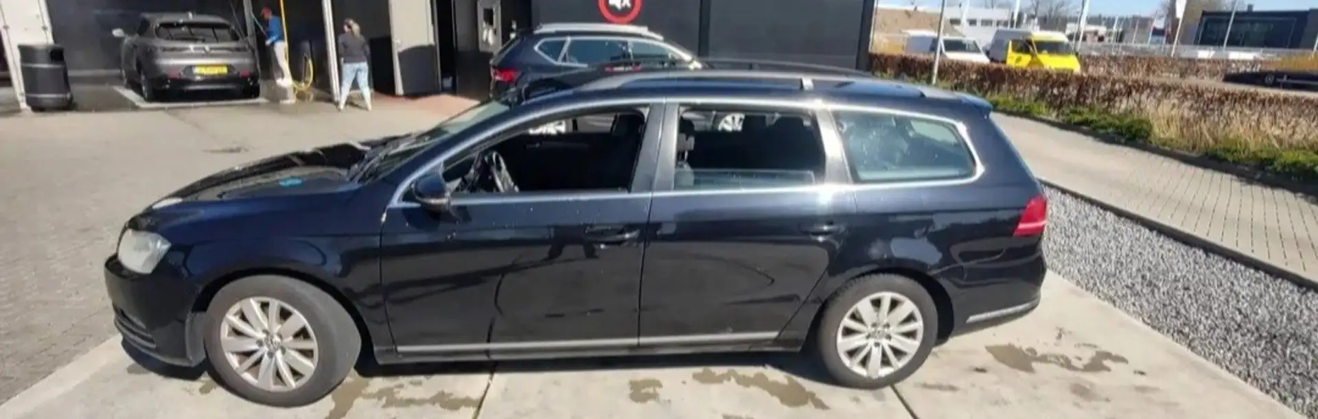 Volkswagen Passat 1.6 TDI Comfl. BlM Zwart - 1