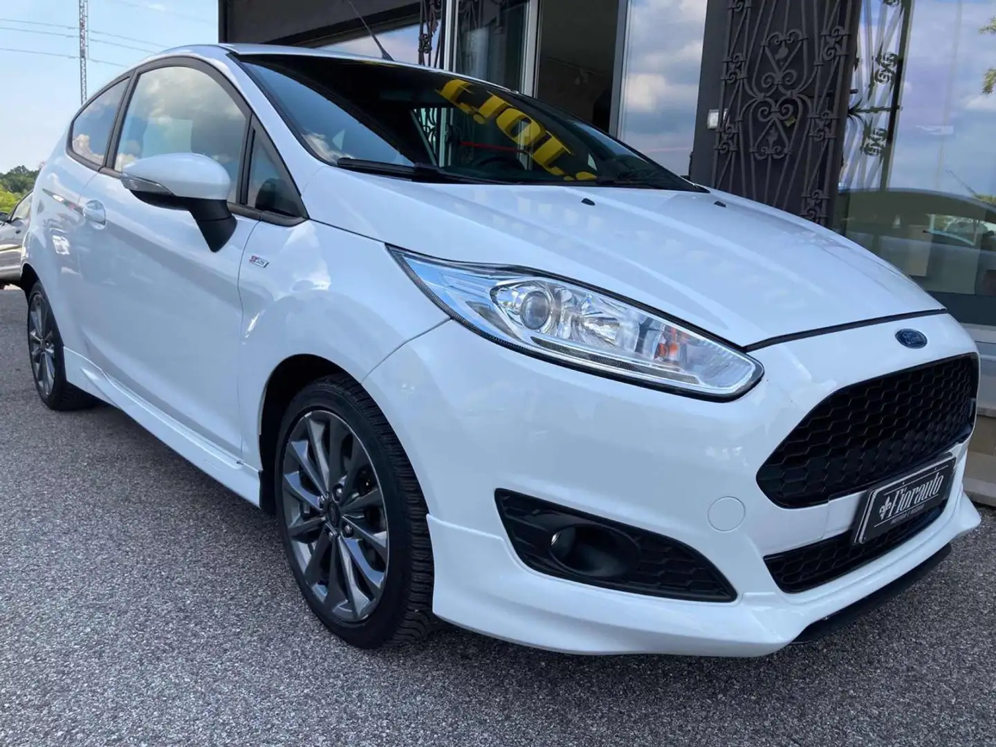 Ford Fiesta 1.5 TDCi 75CV 3 porte ST-Line X Neopatentati Bianco - 2