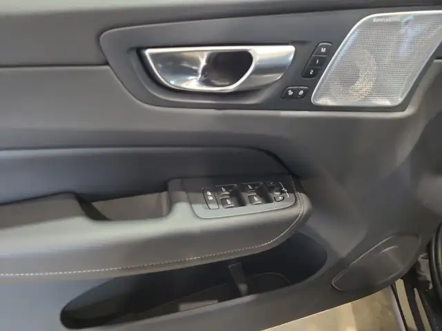 Volvo XC60 view 9