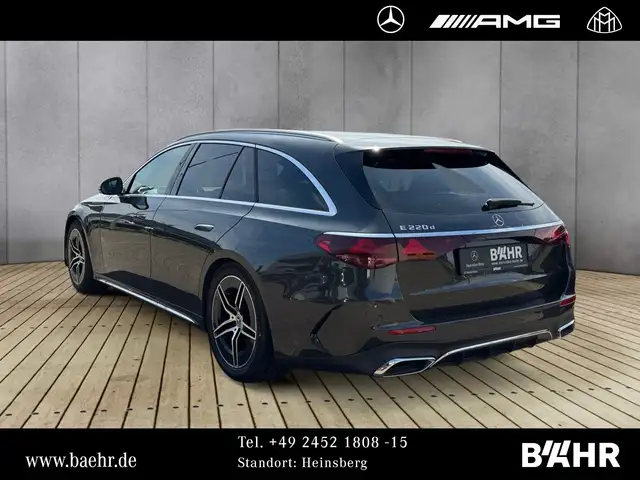 Mercedes-Benz E-Class view 3