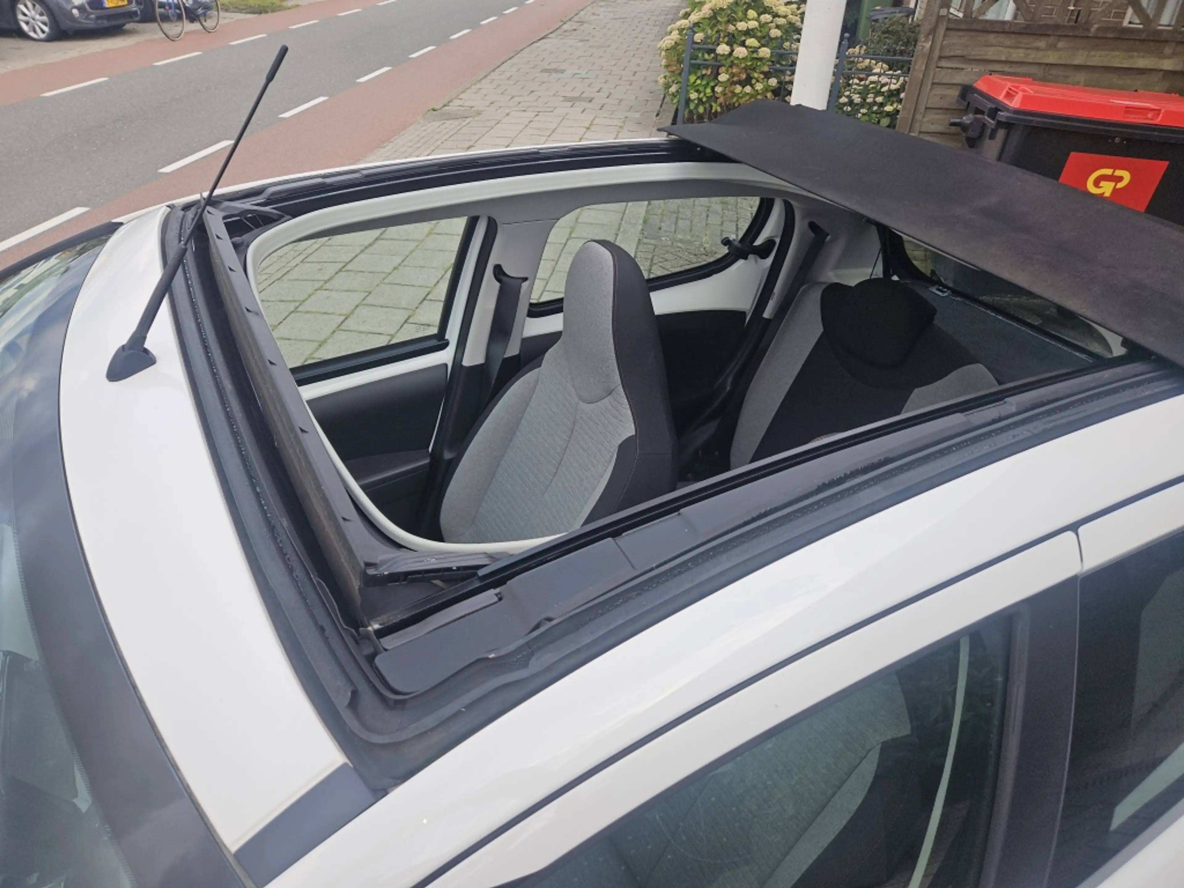 Citroen C1 1.0 e-VTi AirS Shine — photo 10
