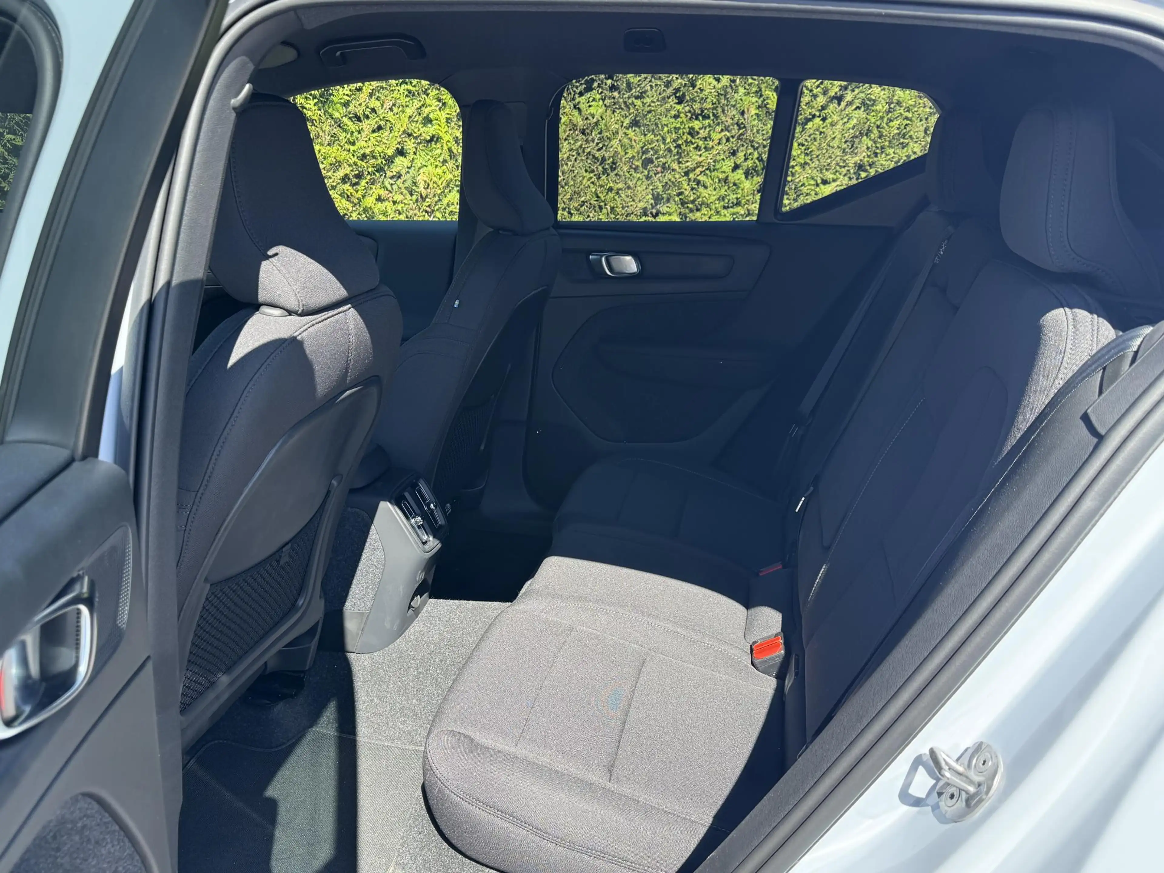 Volvo EX40 Single Motor Extended Range Business Edition | H&K — photo 5