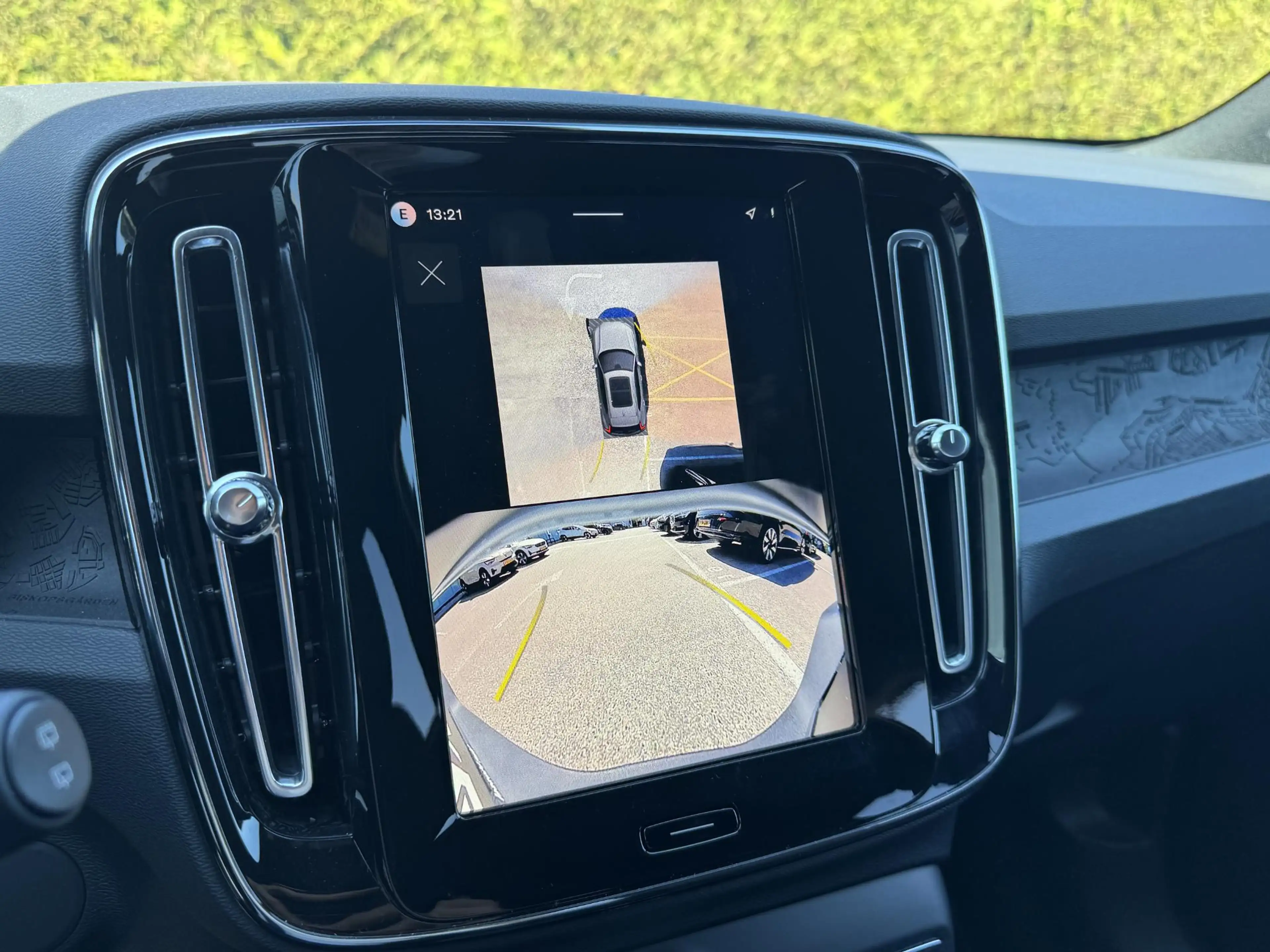 Volvo EX40 Single Motor Extended Range Business Edition | H&K — photo 6