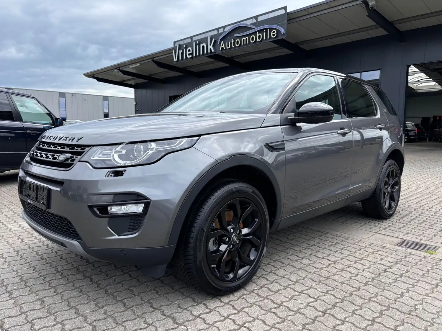 Land Rover Discovery Sport HSE 2.0d aut. AWD Pano Leder Grau - 2
