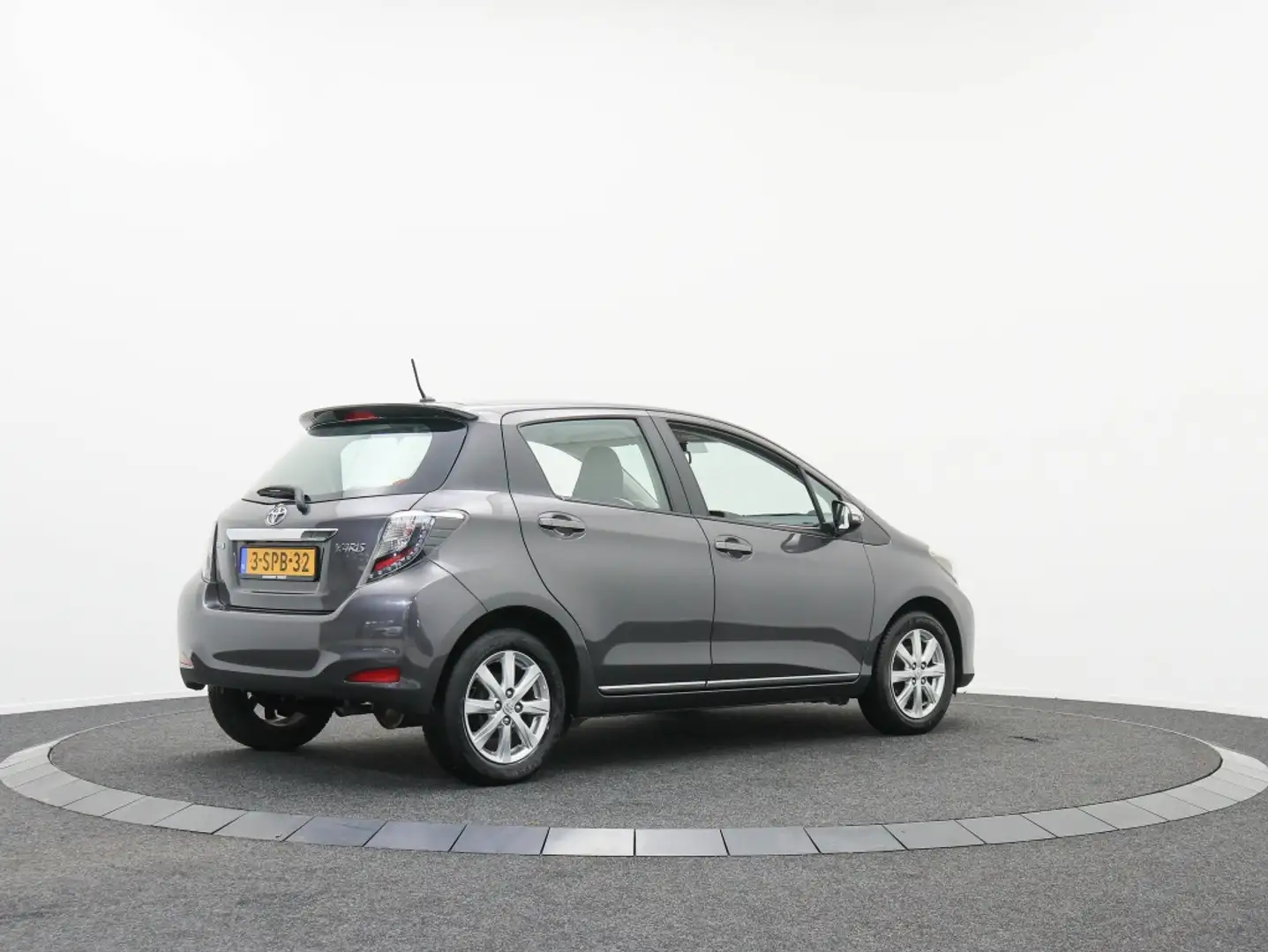 Toyota Yaris 1.0 VVT-i Trend | Camera | Vierseizoenenbanden Grigio - 2