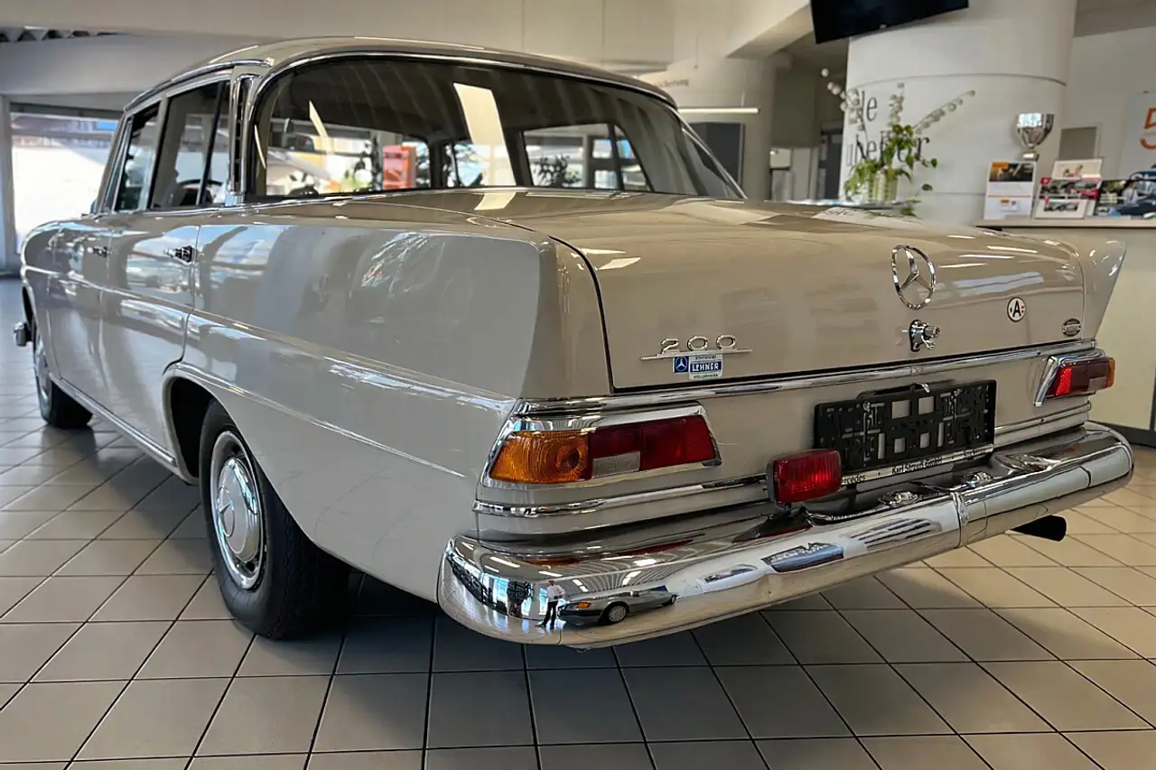 Mercedes-Benz E 200 Heckflosse, foto 6