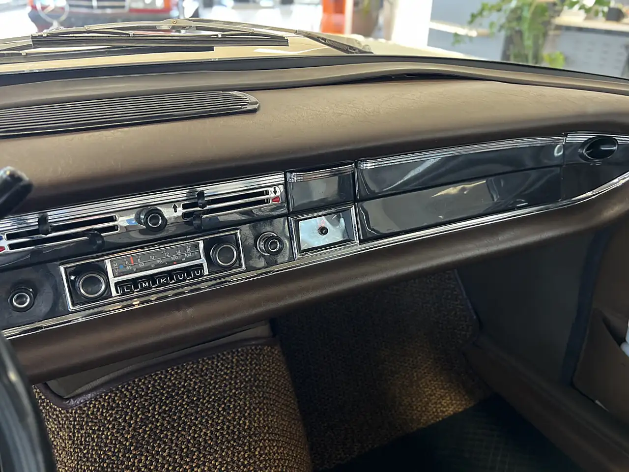 Mercedes-Benz E 200 Heckflosse, foto 11