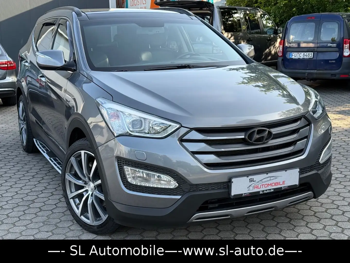 Hyundai SANTA FE 2,0 CRDI Aut.Style 4WD Leder Navi Kam P Grau - 1