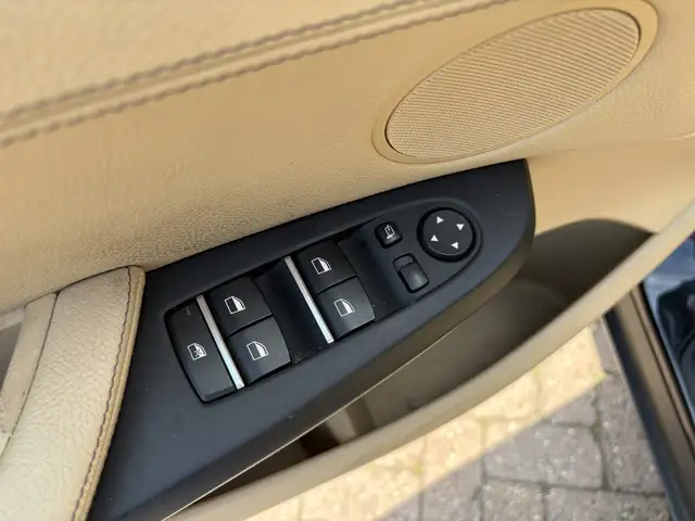 BMW X3 view 5