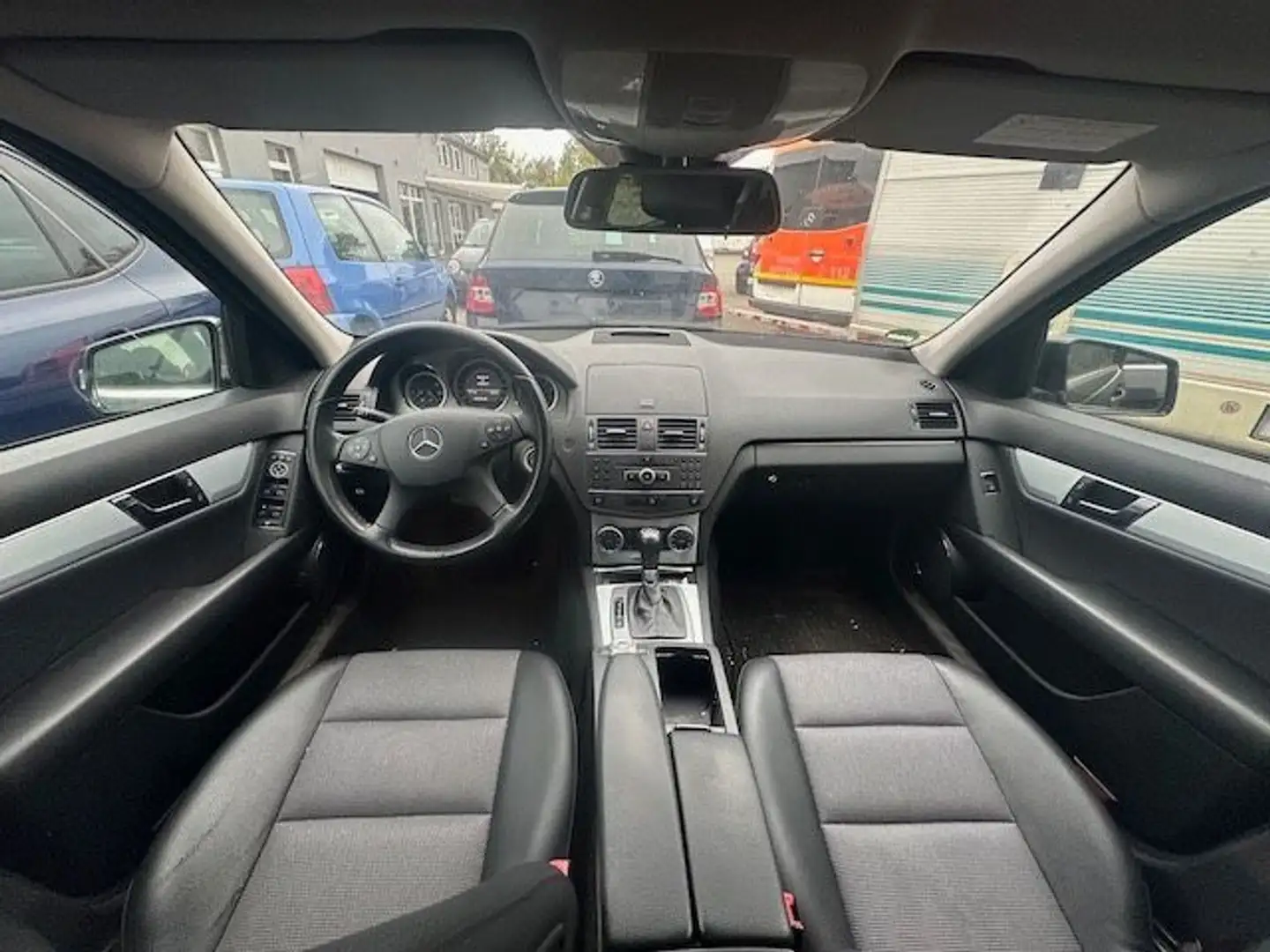 Mercedes-Benz C 180 CGI BlueEfficiency AVANTGARDE Schwarz - 2