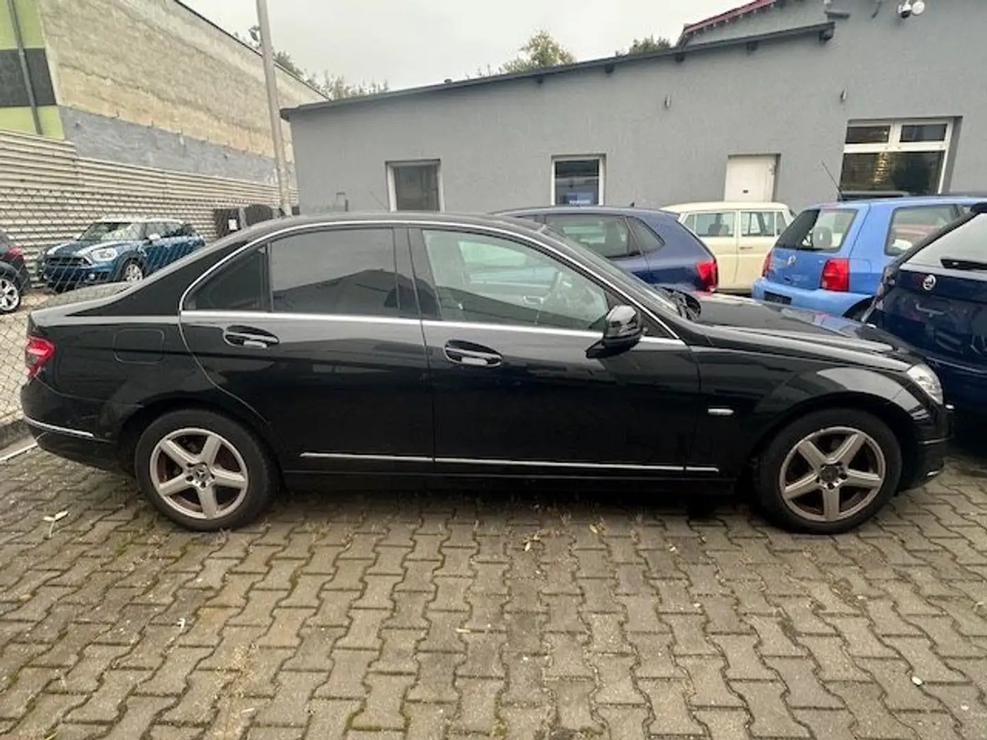 Mercedes-Benz C 180 CGI BlueEfficiency AVANTGARDE Schwarz - 1