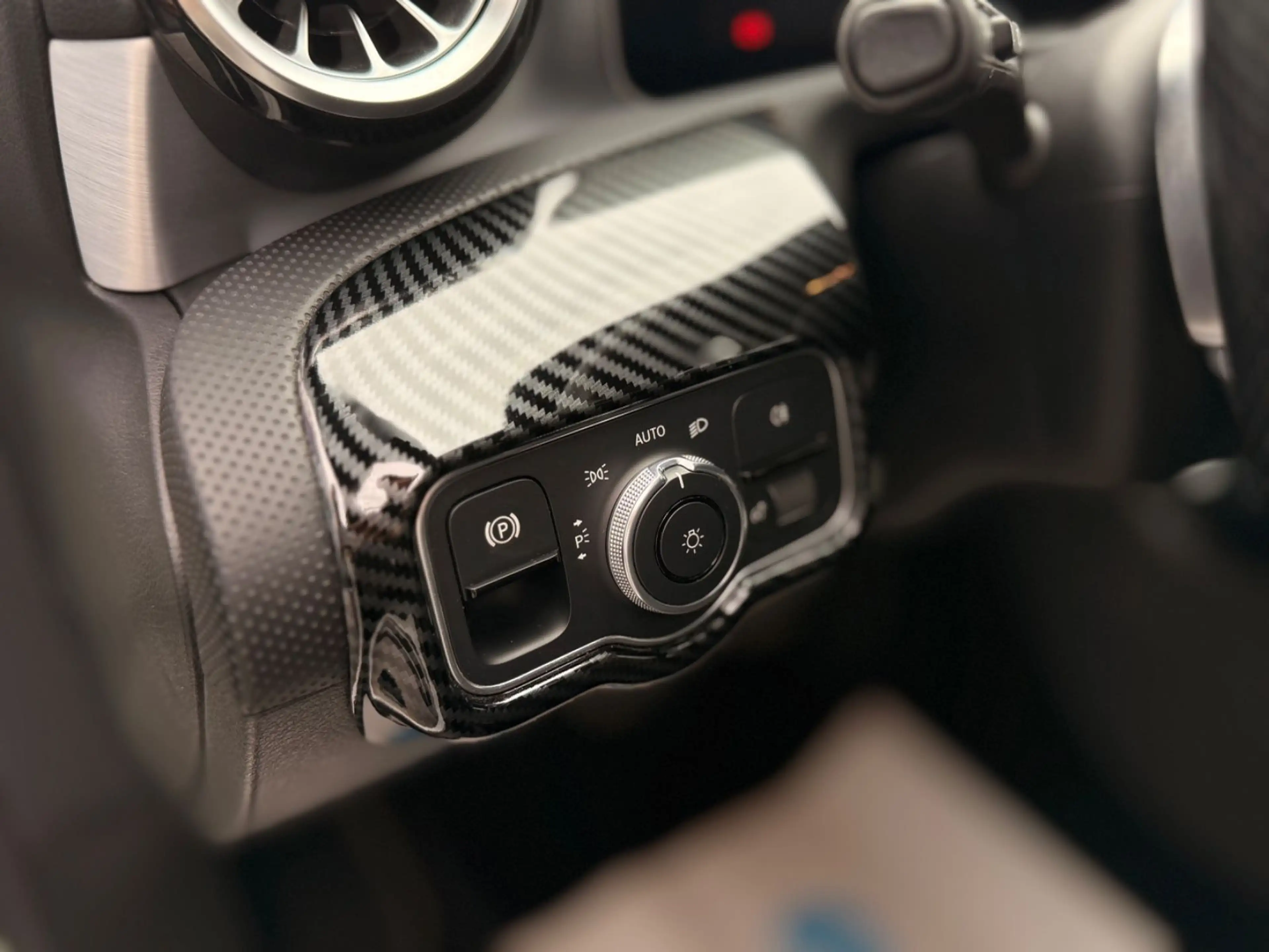 Mercedes-Benz A 250 e Aut. AMG Line LED Burmester Parklenk — photo 8