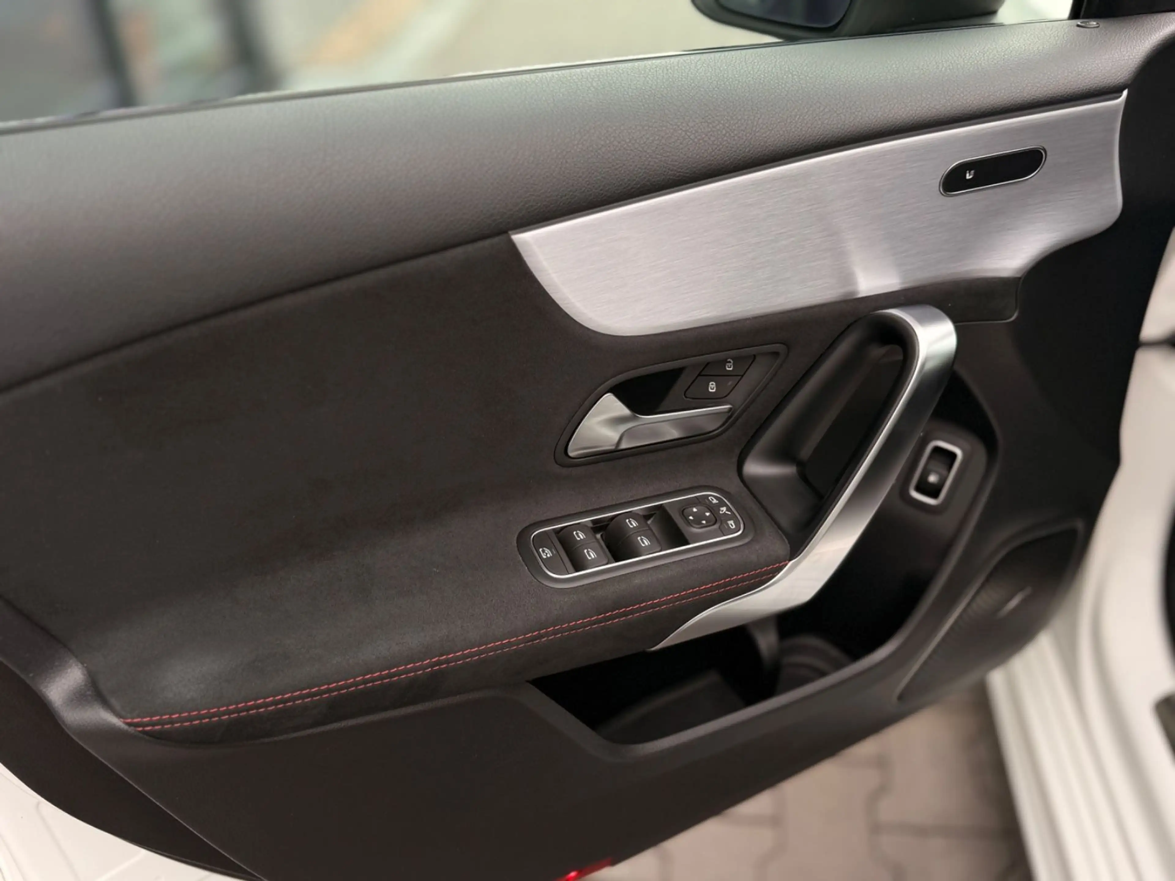 Mercedes-Benz A 250 e Aut. AMG Line LED Burmester Parklenk — photo 7