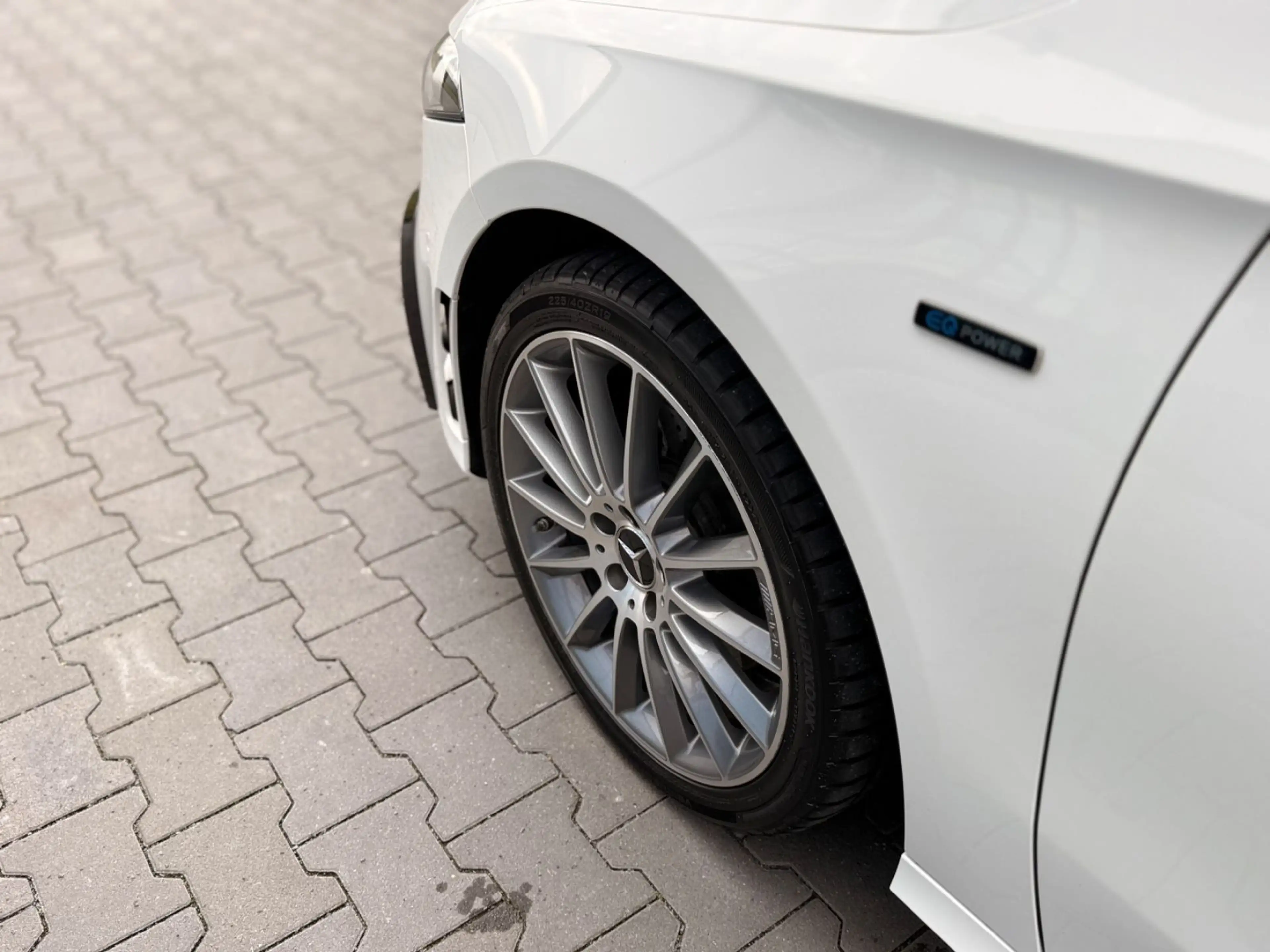 Mercedes-Benz A 250 e Aut. AMG Line LED Burmester Parklenk — photo 6
