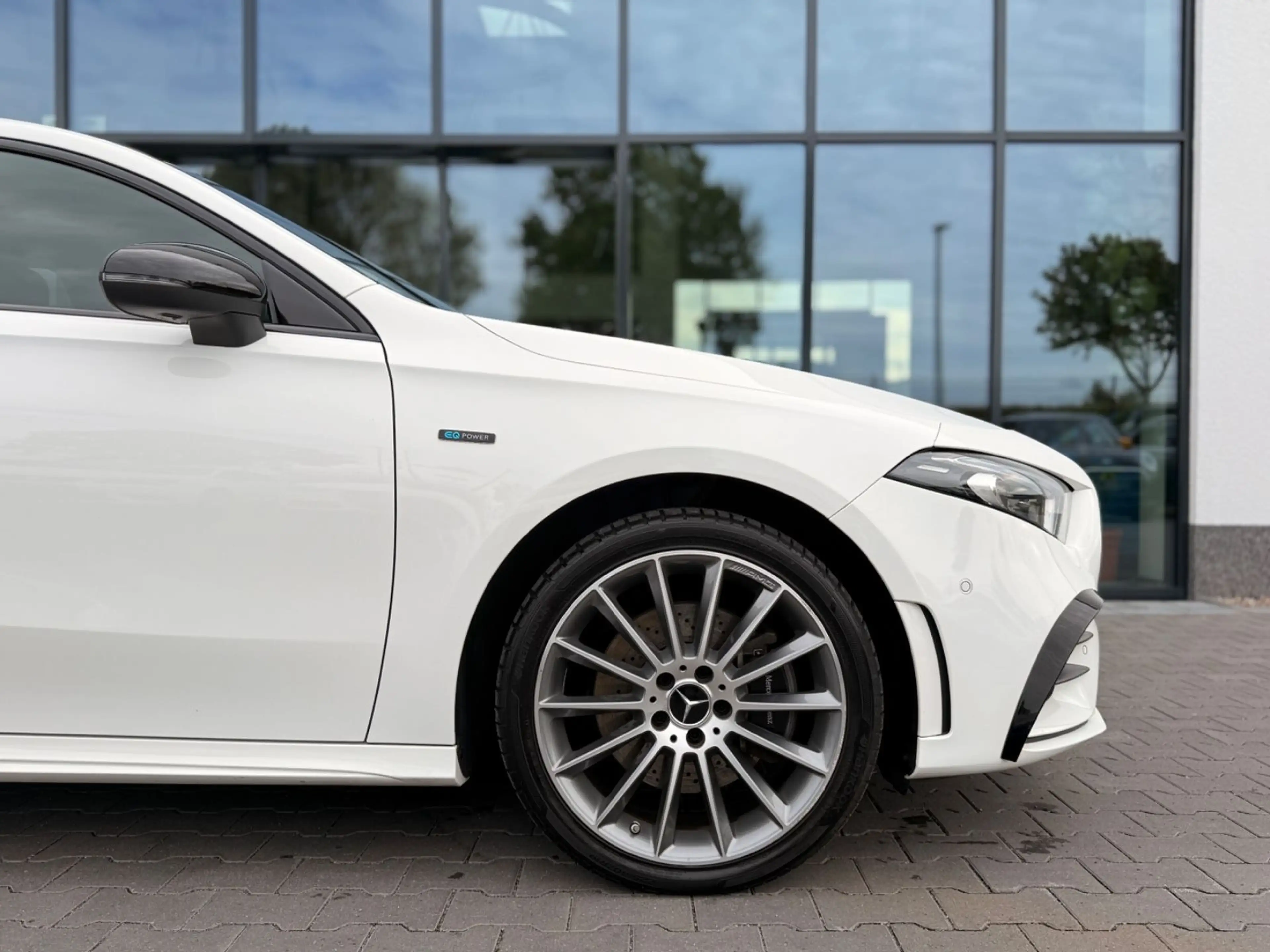 Mercedes-Benz A 250 e Aut. AMG Line LED Burmester Parklenk — photo 3