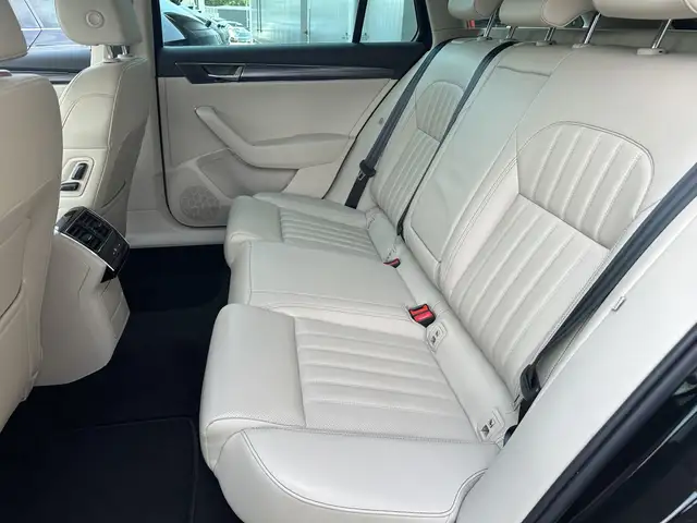 Skoda Superb view 13