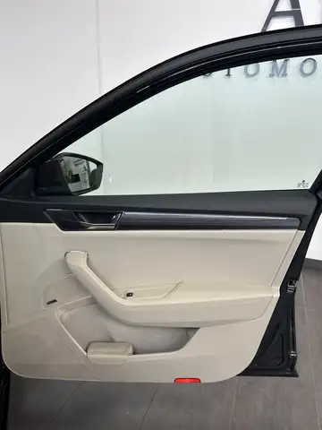 Skoda Superb view 10