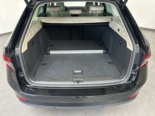 Skoda Superb view 6