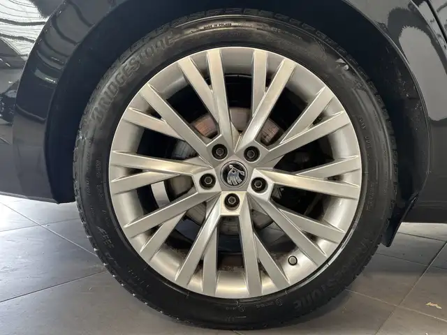 Skoda Superb view 3