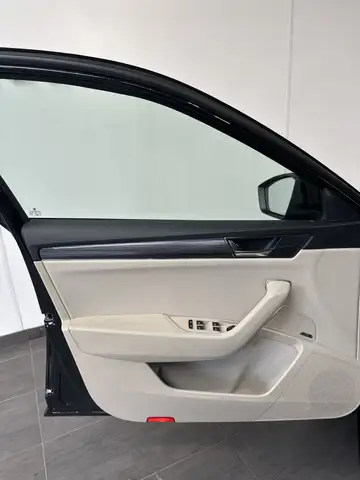 Skoda Superb view 9
