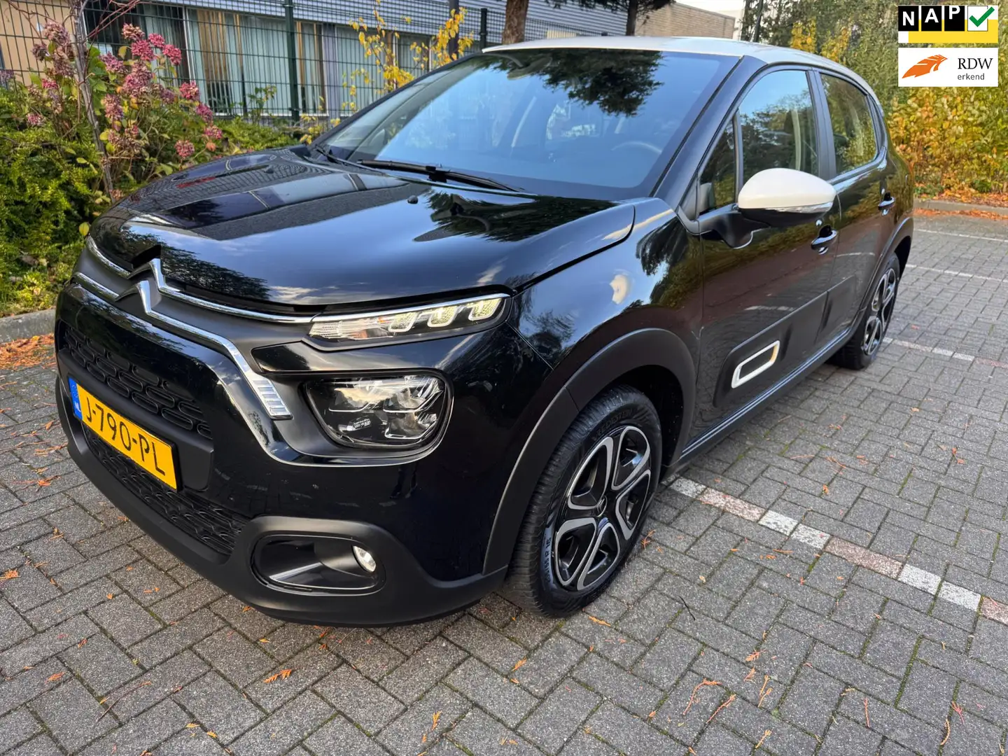Citroen C3 1.2 PureTech Feel / Carplay / LED / Navi / PDC Noir - 1