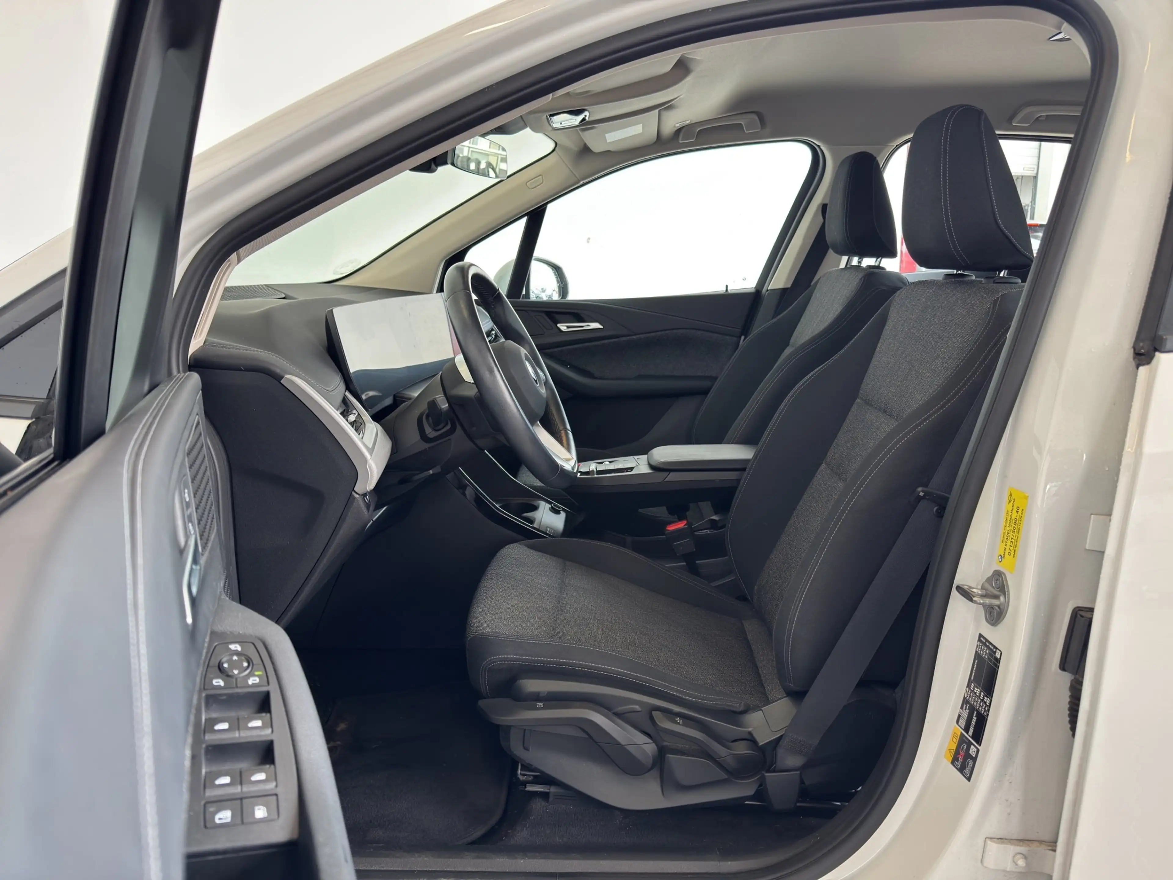 BMW 225 e xDrive Active Tourer — photo 9