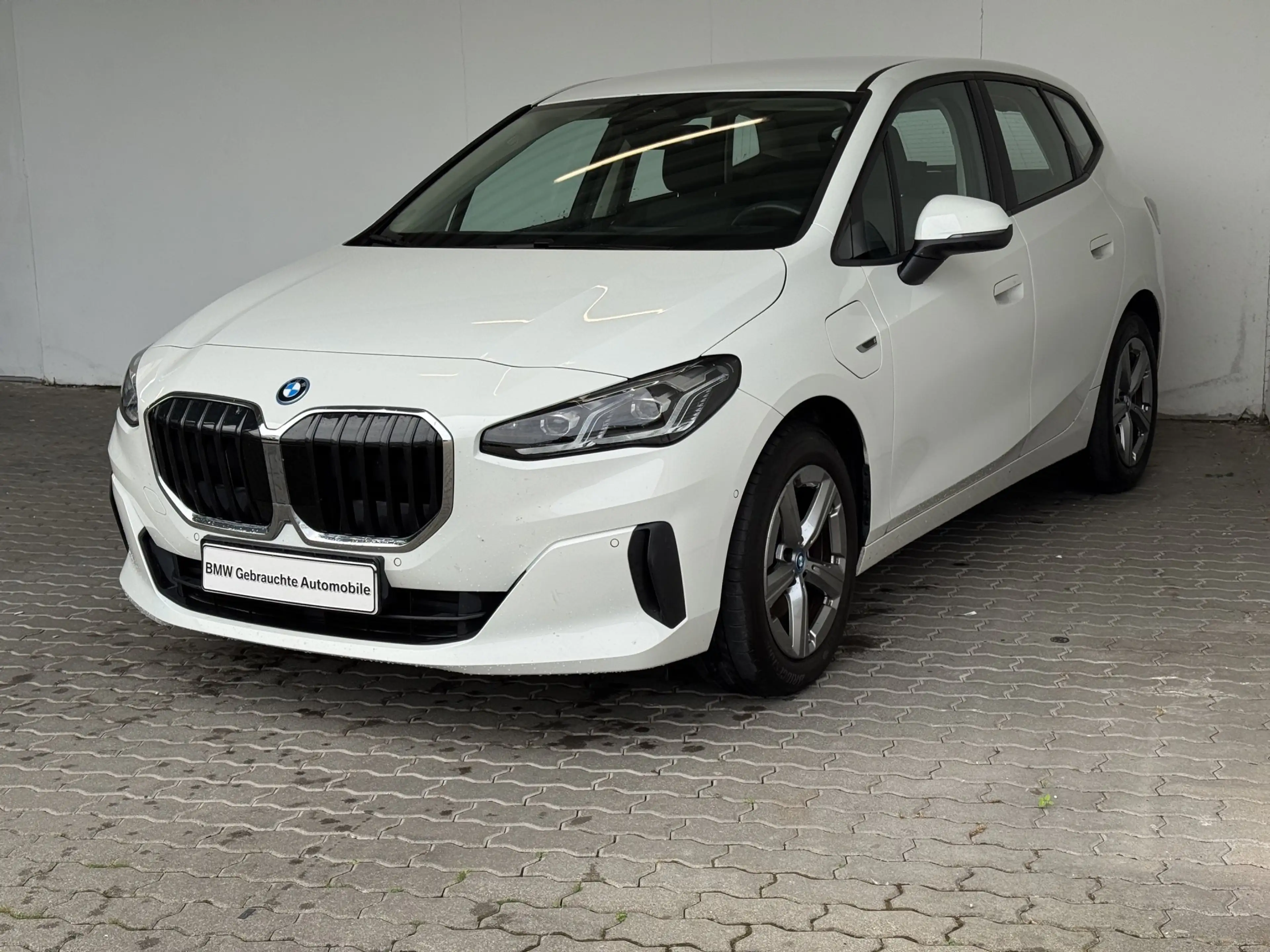 BMW 225 e xDrive Active Tourer — photo 2