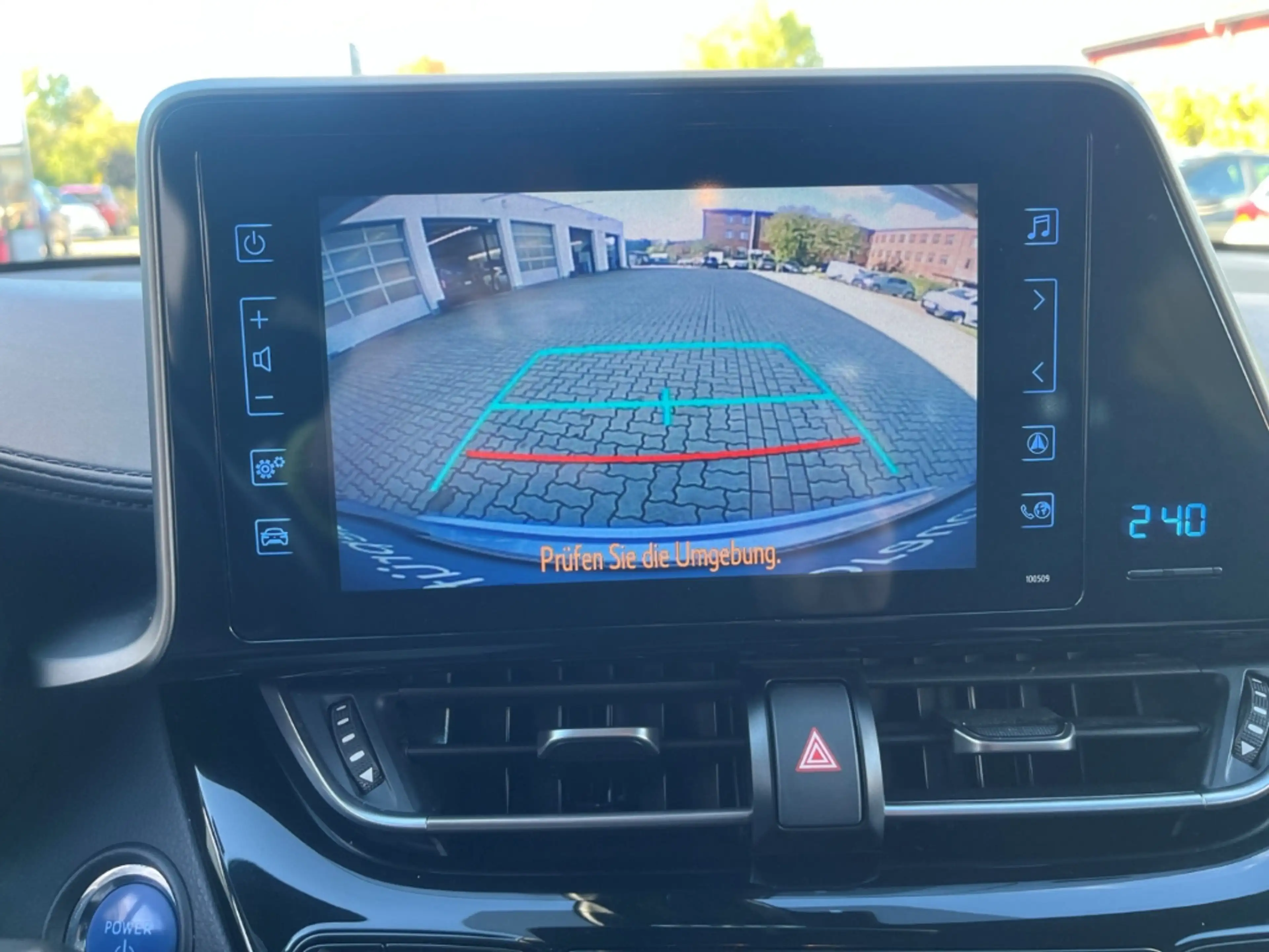 Toyota C-HR Hybrid Team D Navi BAD SEGEBERGMehrzonenklima DAB — photo 15