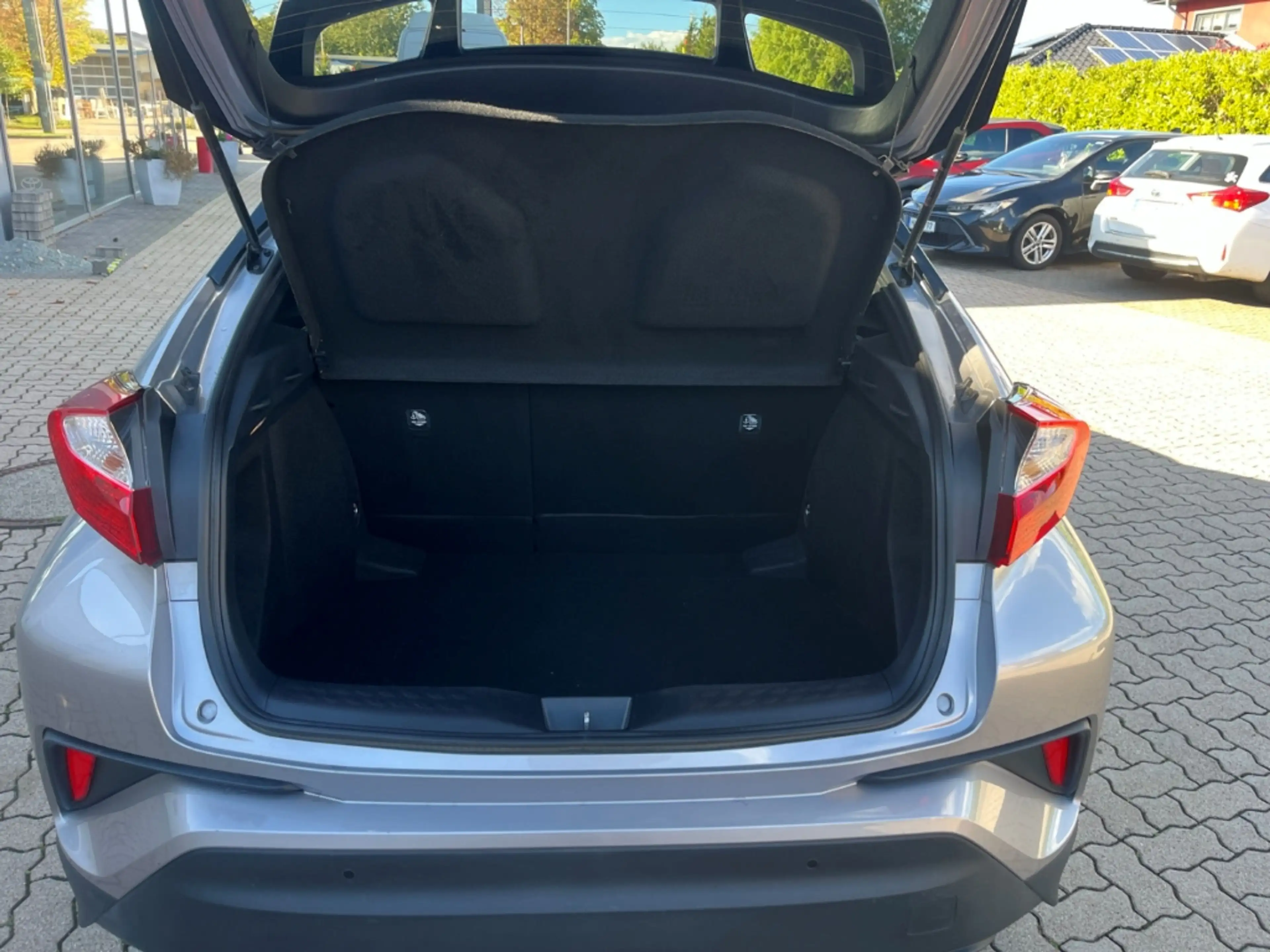 Toyota C-HR Hybrid Team D Navi BAD SEGEBERGMehrzonenklima DAB — photo 7