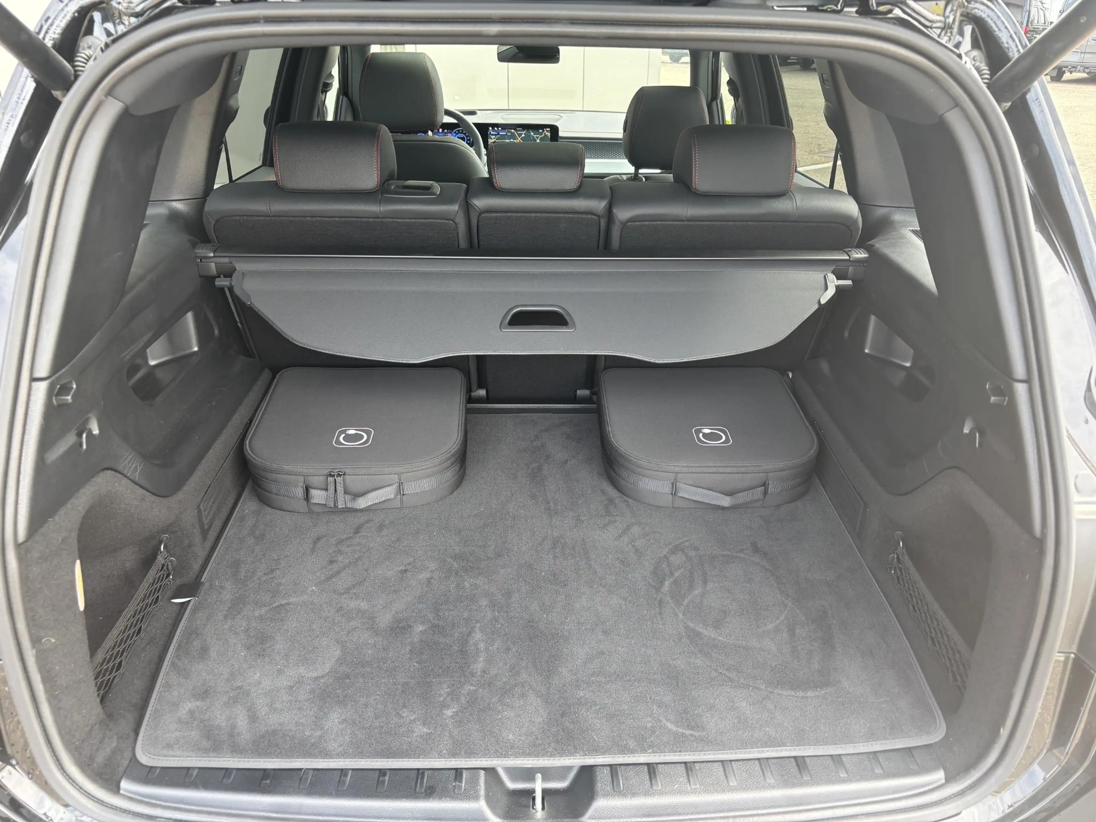 Mercedes-Benz EQB 250 EQB 250+ AMG Line — photo 12