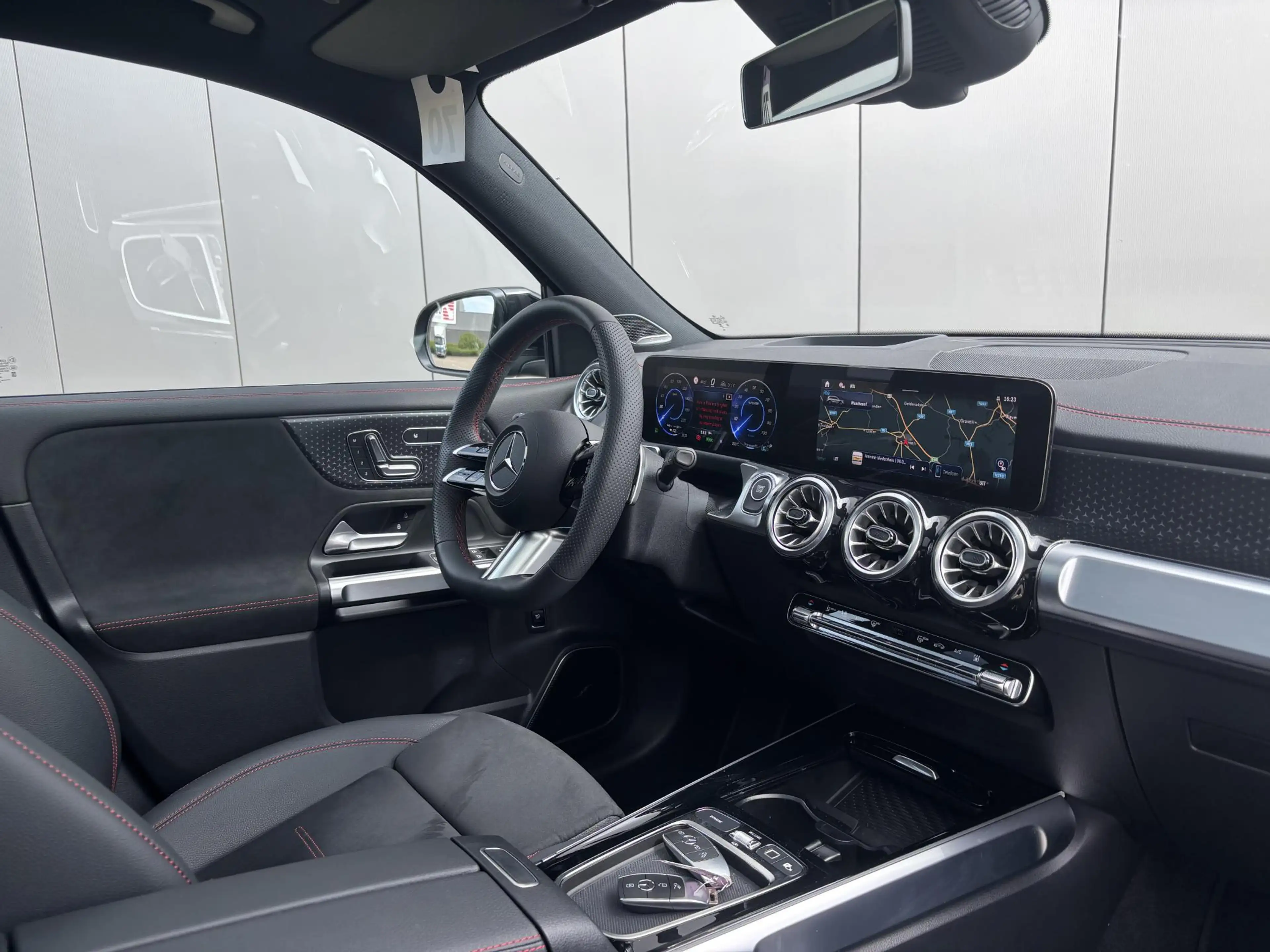Mercedes-Benz EQB 250 EQB 250+ AMG Line — photo 2