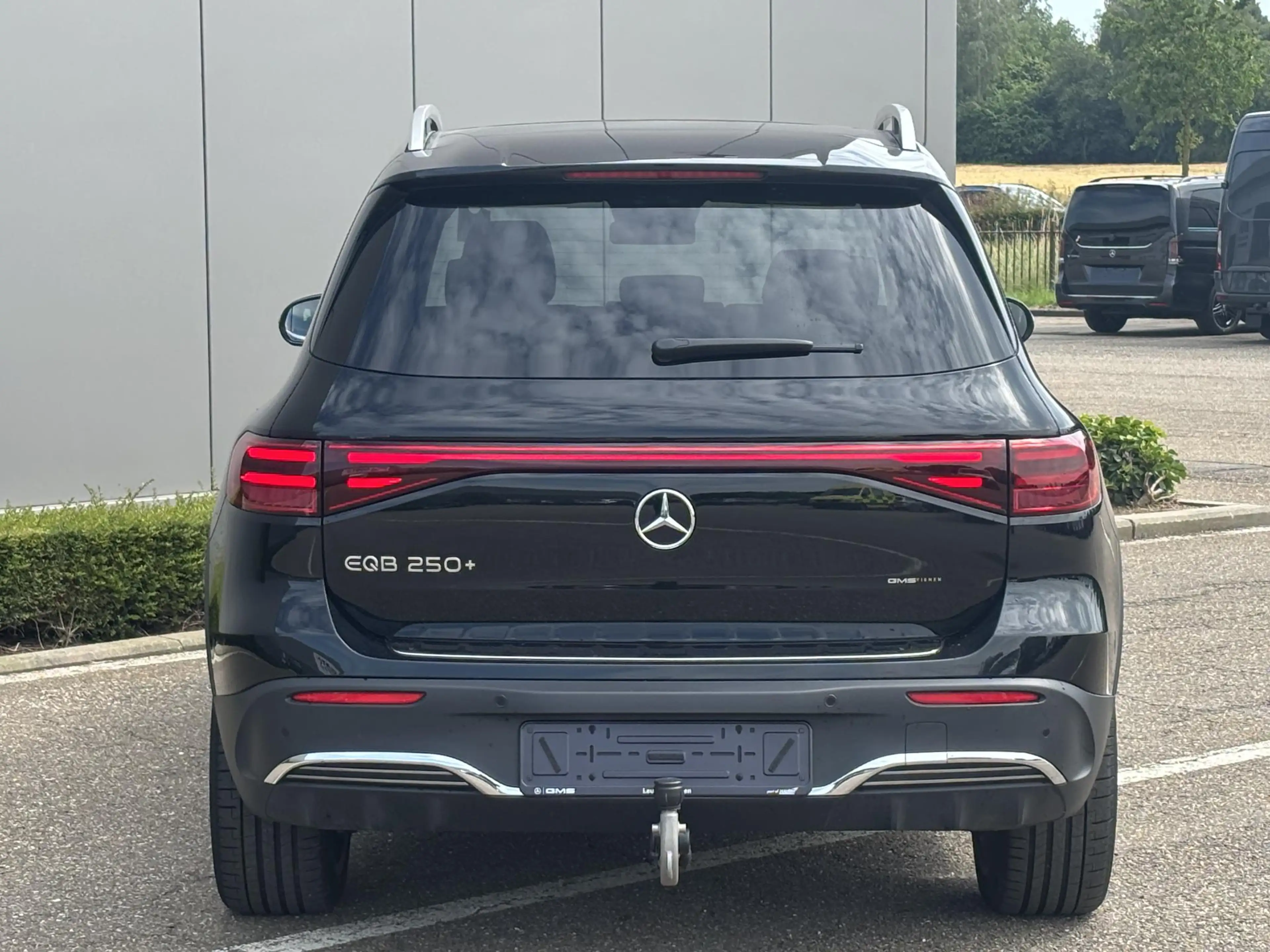 Mercedes-Benz EQB 250 EQB 250+ AMG Line — photo 11